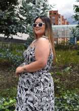 Cargar imagen en el visor de la galería, VESTIDO TROPICAL BLANCO Y NEGRO
