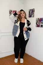 Cargar imagen en el visor de la galería, SACO TEJIDO Y DENIM
