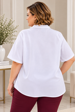 Cargar imagen en el visor de la galería, BLUSA MARIPOSAS CUADRADO
