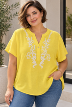 Cargar imagen en el visor de la galería, BLUSA AMARILLA BORDADA

