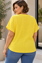 Cargar imagen en el visor de la galería, BLUSA AMARILLA BORDADA
