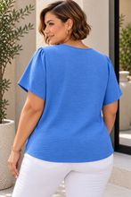 Cargar imagen en el visor de la galería, BLUSA AZUL BORDADA
