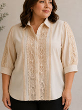 Cargar imagen en el visor de la galería, BLUSA BEIGE ENCAJE
